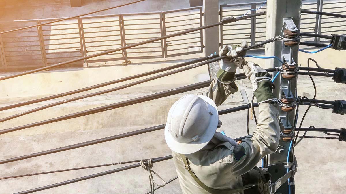 Commercial Electrician in Haney